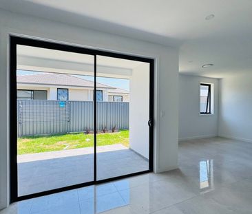 Stunning Duplex Home with Ducted Air & Alfresco - Photo 6