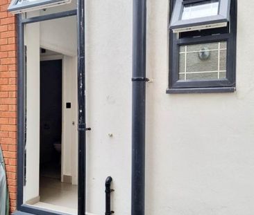 Studio Flat, Collinwood Gardens, IG5 - Photo 2