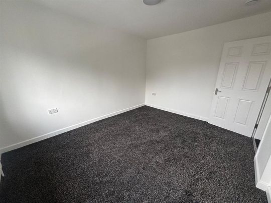 2 bedroom end of terrace house to rent - Photo 1