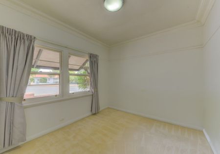 EAST TAMWORTH - Classic Three Bedroom Home for Lease - Photo 5