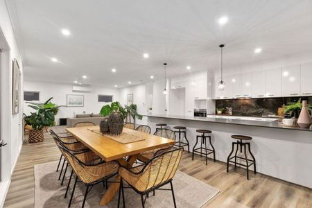 2 Caelian Street, Seven Hills QLD 4170 - House For Rent | Domain - Photo 4