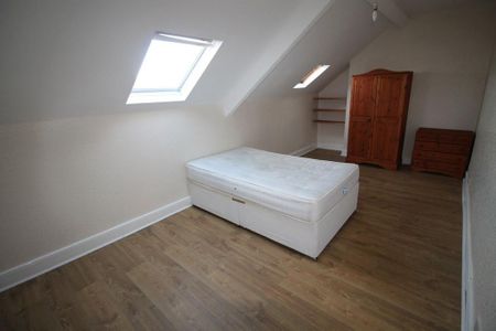 4 bedroom flat to rent - Photo 5