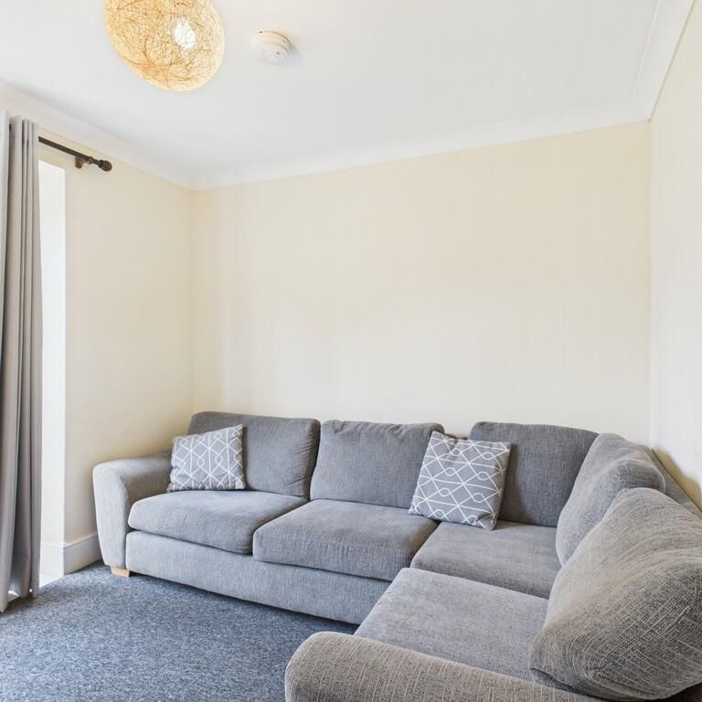 6 bedroom semi-detached house to rent - Photo 1