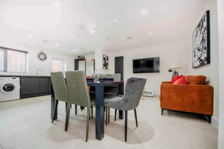 6 Beds 6 Baths - Photo 3