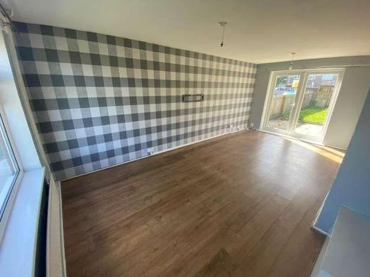 2 bedroom end of terrace house to rent - Photo 1
