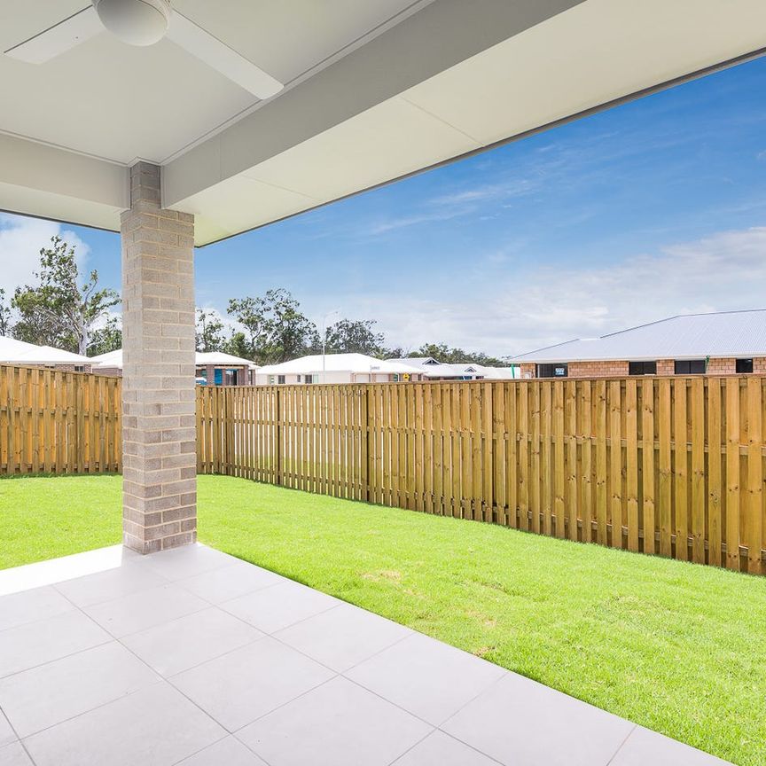 3 bedrooms, PLUS STUDY - the living space in this property is comparable to none! - Photo 1