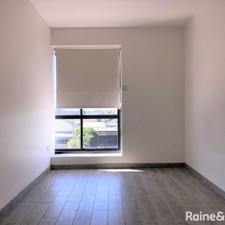 STUDIO ROOM WITH SHARED KITCHEN & LAUNDRY!!! - Photo 1