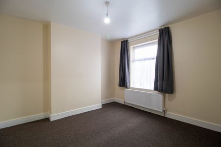 1 Bed Flat, Hickling Road, IG1 - Photo 4