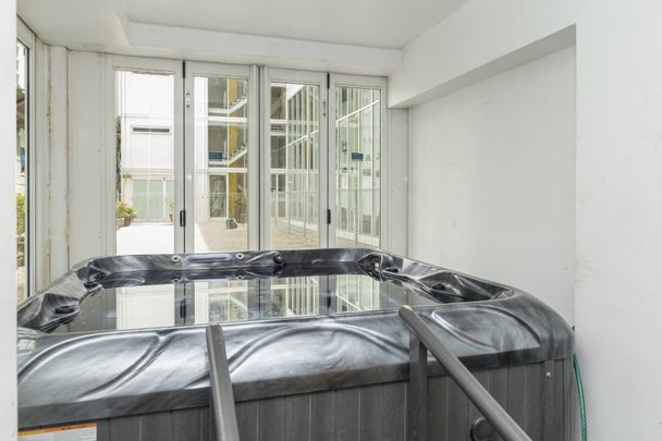 Furnished one bedroom in CBD, hot & cold water included - Photo 1