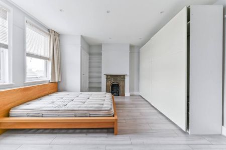 3 bedroom flat to rent - Photo 5