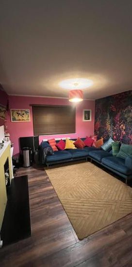 Warm and welcoming home in quiet corner of Stepney Green - Photo 1