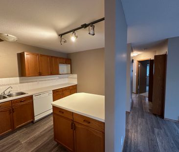 2 Bedroom Duplex in Sylvan Lake w/ Garage - Photo 6