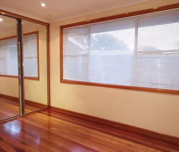 Spacious Family Home with Self-Contained Flat - Photo 5