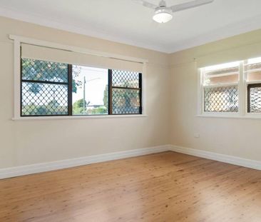 Charming three-Bedroom Home! - Photo 4
