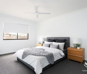 Breaking lease ,4 Bedroom Townhouse, Ducted aircon - Photo 4