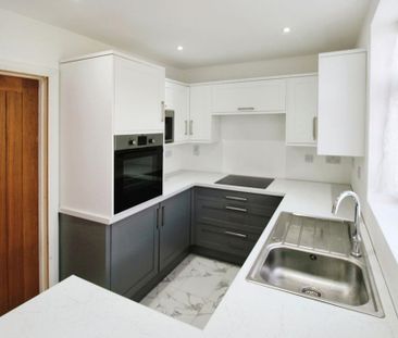 3 bedroom terraced house to rent - Photo 5