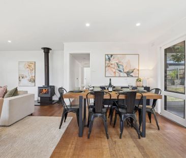 Stylish 3-Bedroom Winter Retreat in the Heart of Jindabyne - Photo 5