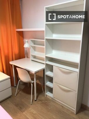 madrid, Community of Madrid 28025 - Photo 1