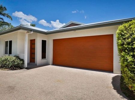 MODERN LIVING! 3 BEDROOM 2 BATHROOM UNIT + SECURE COMPLEX + COMPLEX POOL! - Photo 4