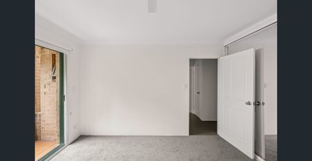 Inner-city residence in lifestyle/university precinct - Photo 4