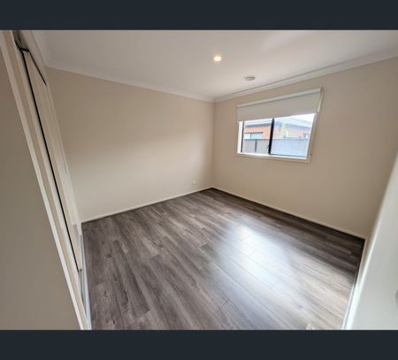70 Streamside Drive, Craigieburn, Vic 3064 - Photo 2