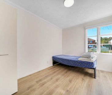 MT ALBERT, 3 BEDROOMS - Photo 2