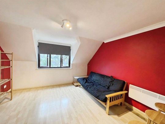 Brooklyn Road, Woking, Surrey, GU22 7US - Photo 1