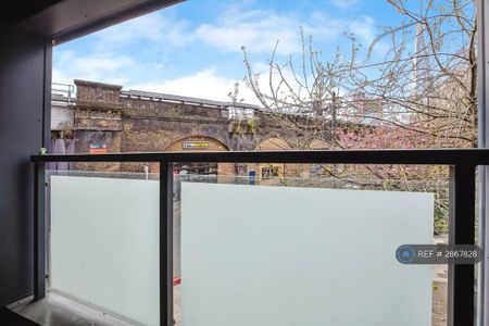 2 bedroom flat to rent - Photo 2