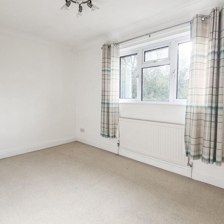 Willowmead, Hertford - Photo 1
