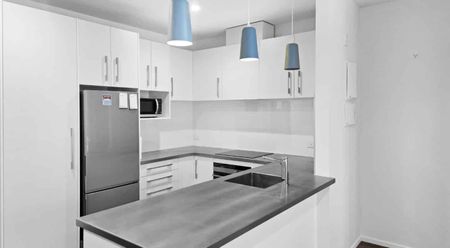 Grey Lynn - Spacious Apartment - 2 Bedrooms + Office - Photo 3