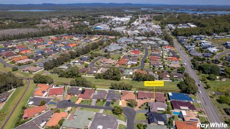 BEAUTIFULLY DESIGNED 3 BEDROOM HOME!! - Photo 2