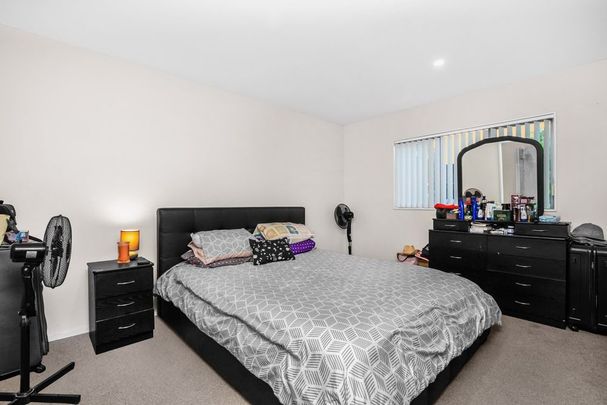 For Rent: Immaculate Four-Bedroom Family Home in Takanini - Photo 1