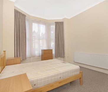 3 bedroom flat to rent - Photo 5