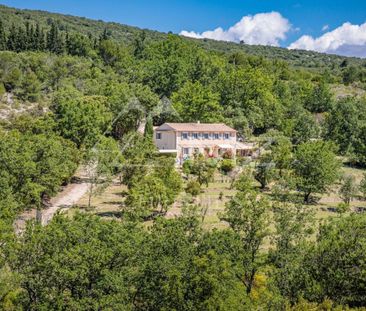Proche Gordes - Belle bastide avec piscine chauffée - Photo 3
