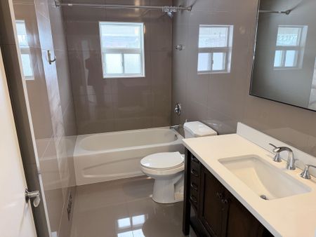 For Lease - 133 Hawthorne Road Unit# Main floor, Oakville, Ontario - Photo 5