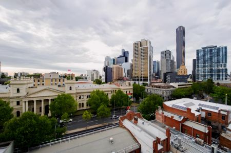penthouse 2 Bedroom Apartment - Photo 4
