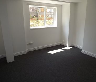 Park Crescent Place, Brighton, BN2 3HG 2 bedroom apartment to rent - Photo 2