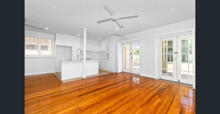 CHARMING MAYFIELD HOME WITH DUCTED AIR - SOLAR AND TESLA BATTERY - Photo 4