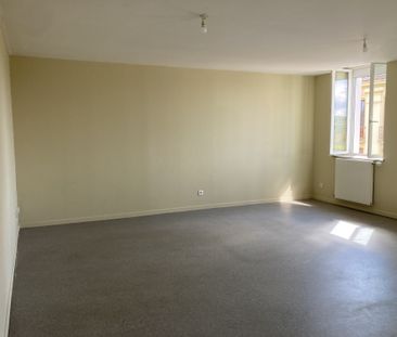 Location Appartement 4 pièces 84m² ROANNE 42300 - Photo 1