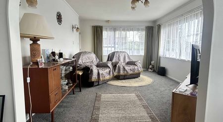 Charming 2-Bedroom Home - Photo 2