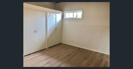 Quiet Freestanding One-Bedroom Cottage with Cathedral Ceilings - Photo 2