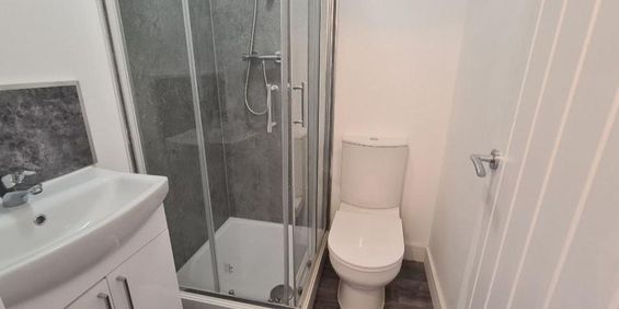 1 bedroom in a house share to rent - Photo 3