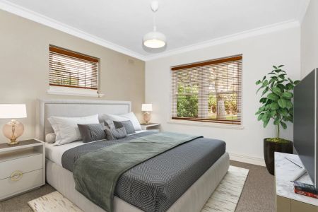 Spacious Period Apartment with Private rear Garden - Photo 4