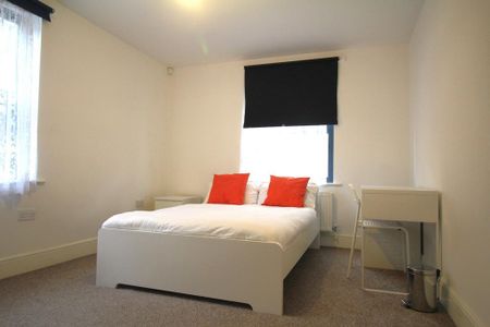 4 bedroom flat to rent - Photo 3