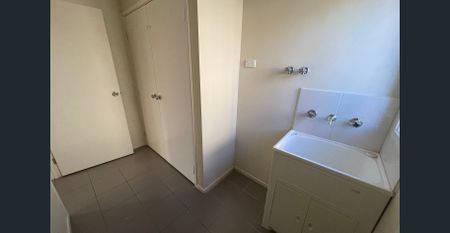 4 BEDROOM 2 BATHROOM 2 GARAGE FAMILY HOME!!! - Photo 5