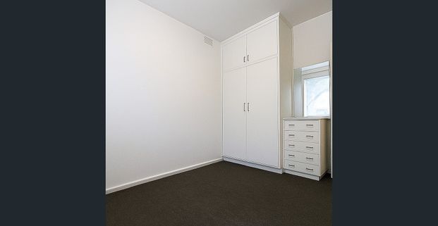 ONE BEDROOM APARTMENT IN GREAT LOCATION! | FLARE REAL ESTATE - Photo 1