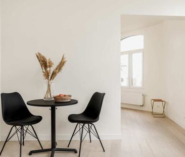 Appartement te huur in Antwerpen voor € 930 met 1 slaapkamer - Photo 2