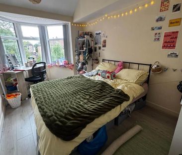 4 bedroom semi-detached house to rent - Photo 4