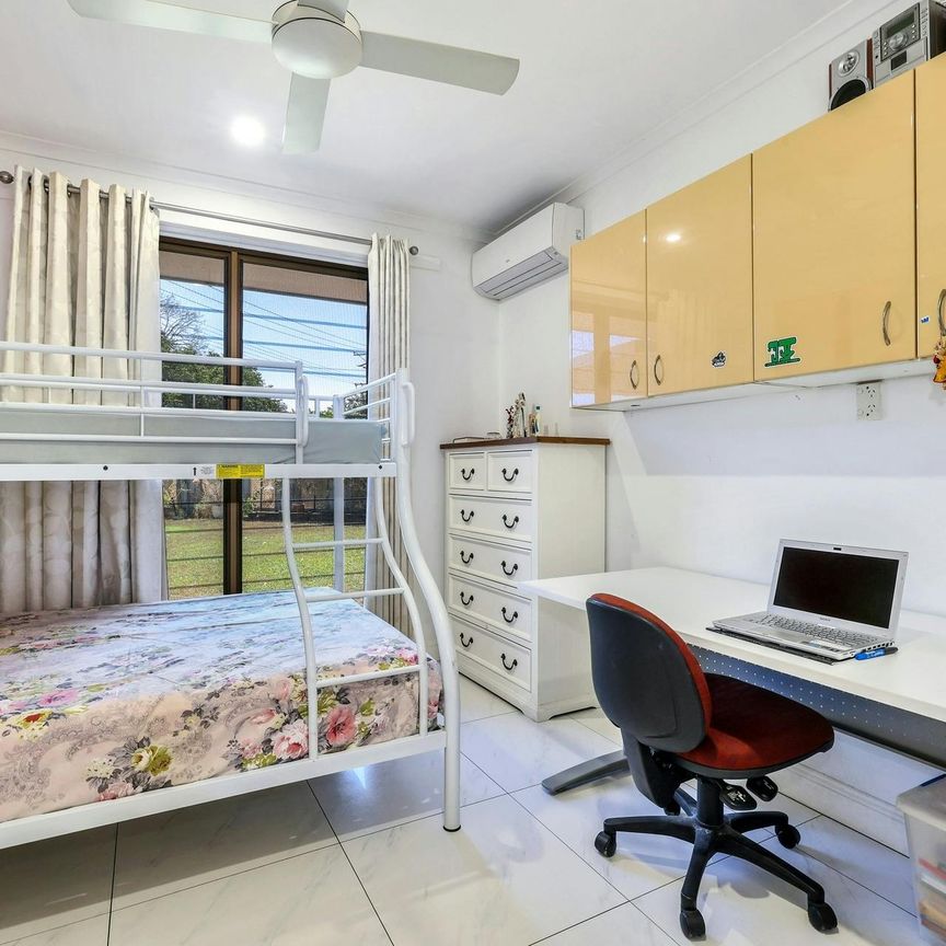 FAMILY HOME WITH SOLAR - Photo 1