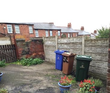 3 bed Terraced - To Let - Photo 5